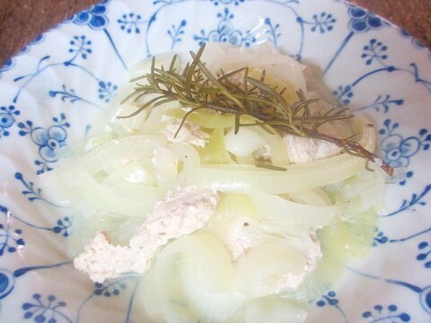 ひき肉と玉ねぎのローズマリー蒸し